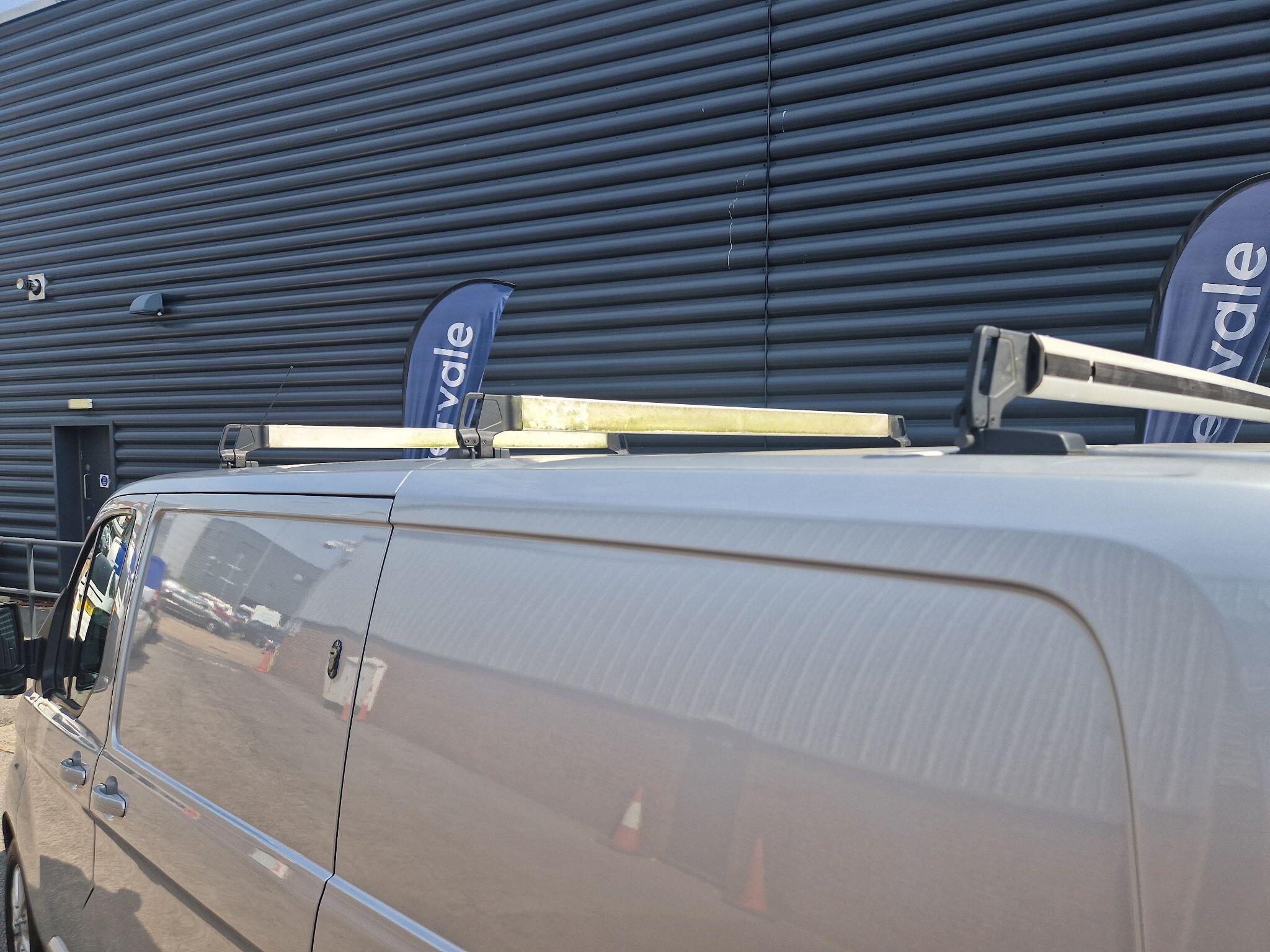 Ford Transit Custom image 5